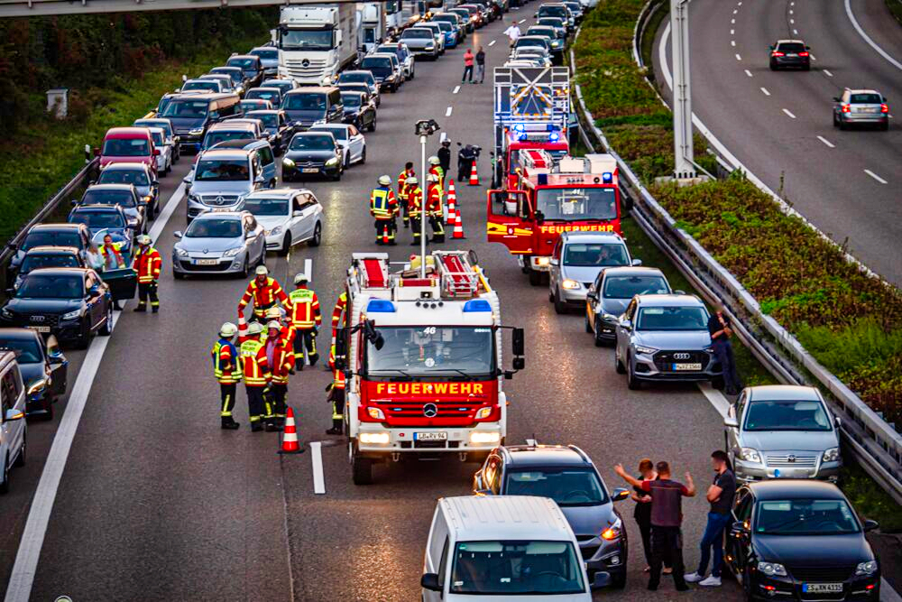Autobahn mehrere Stunden gesperrt! Schwerer Unfall sorgt für lange Staus!
