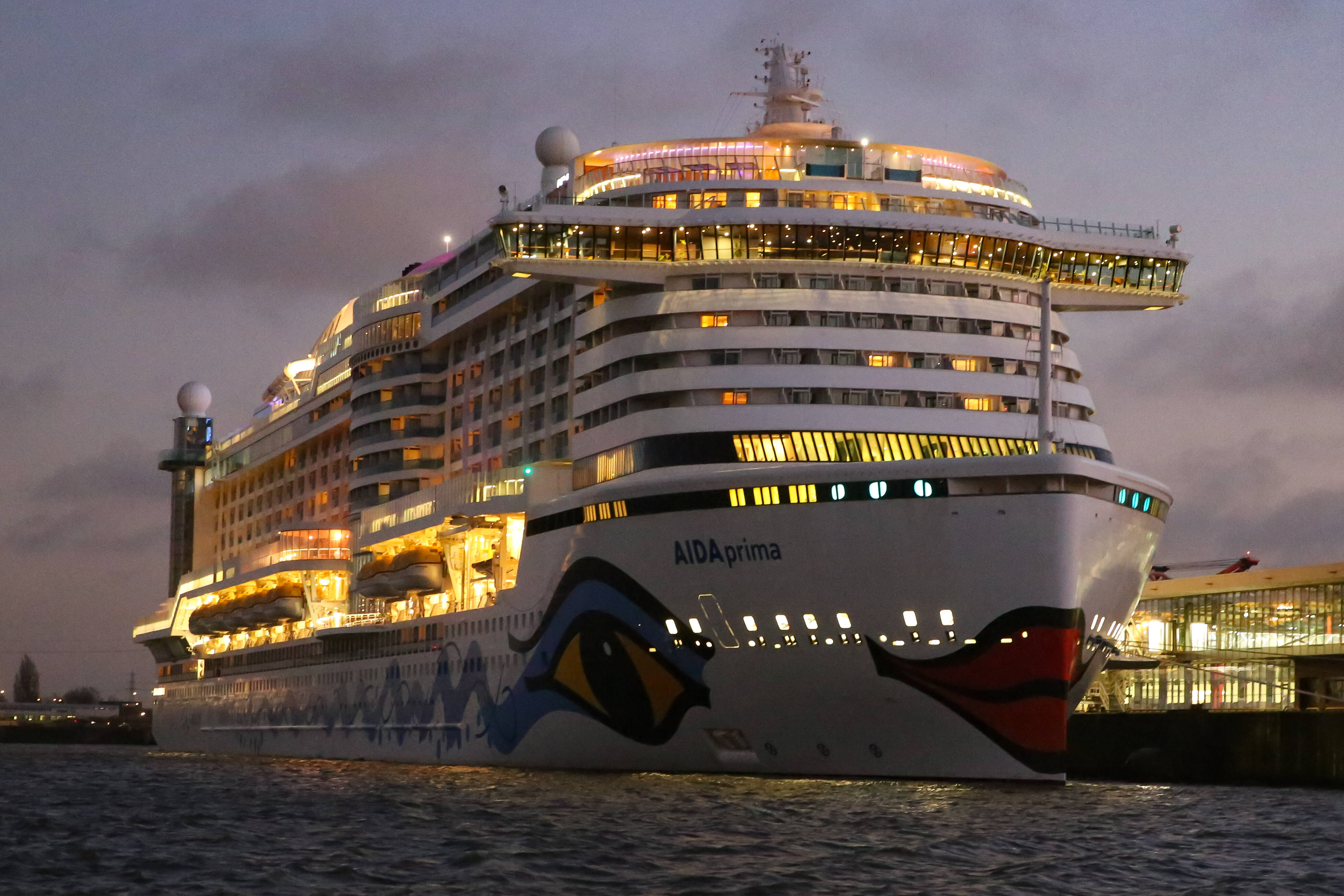 Dringender Notfall auf AIDA-Kreuzfahrtschiff - Helikopter muss auf dem Schiff landen!
