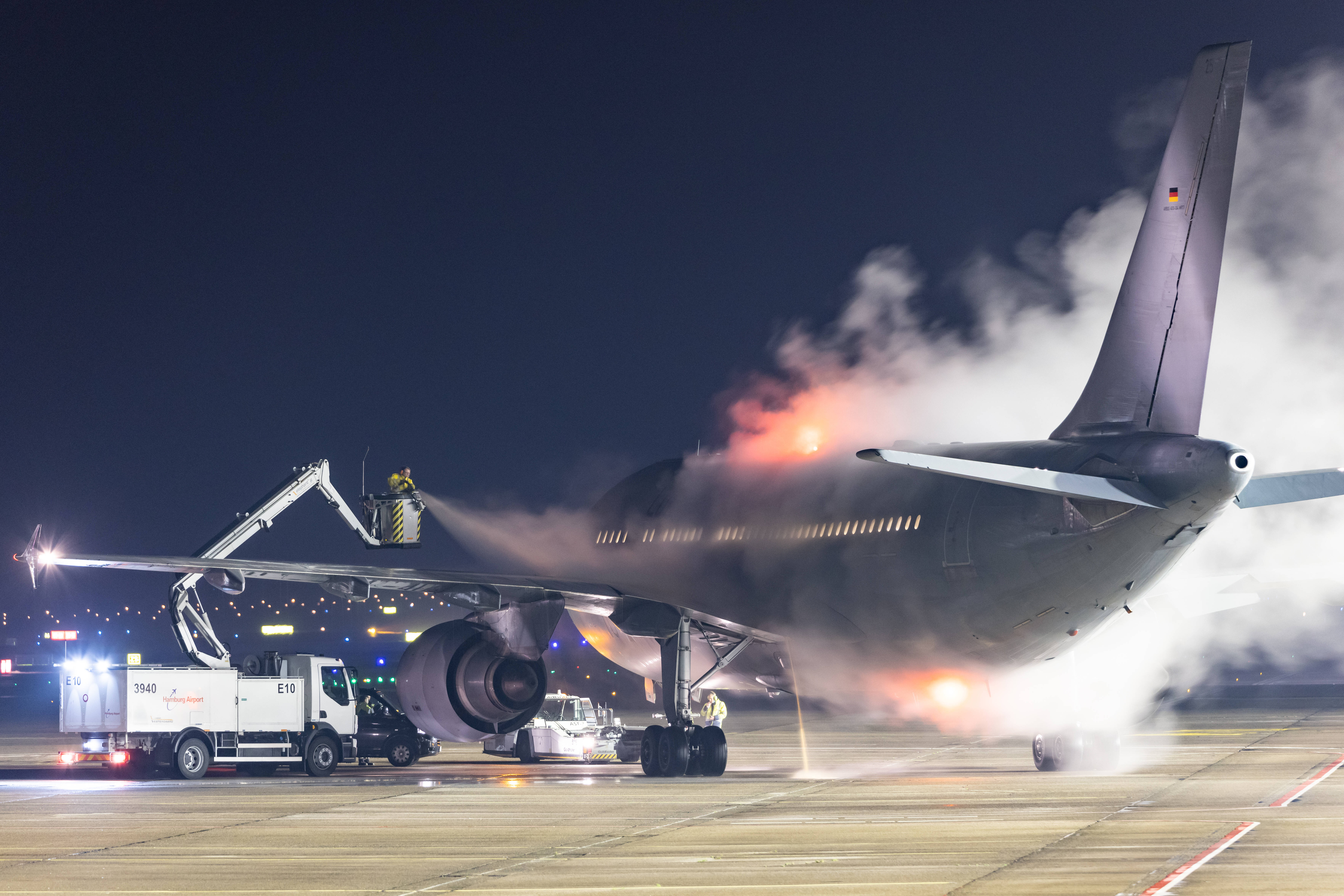 Explosionen auf Militärflughafen in Minsk - Angriff auf Putins Atombomber!