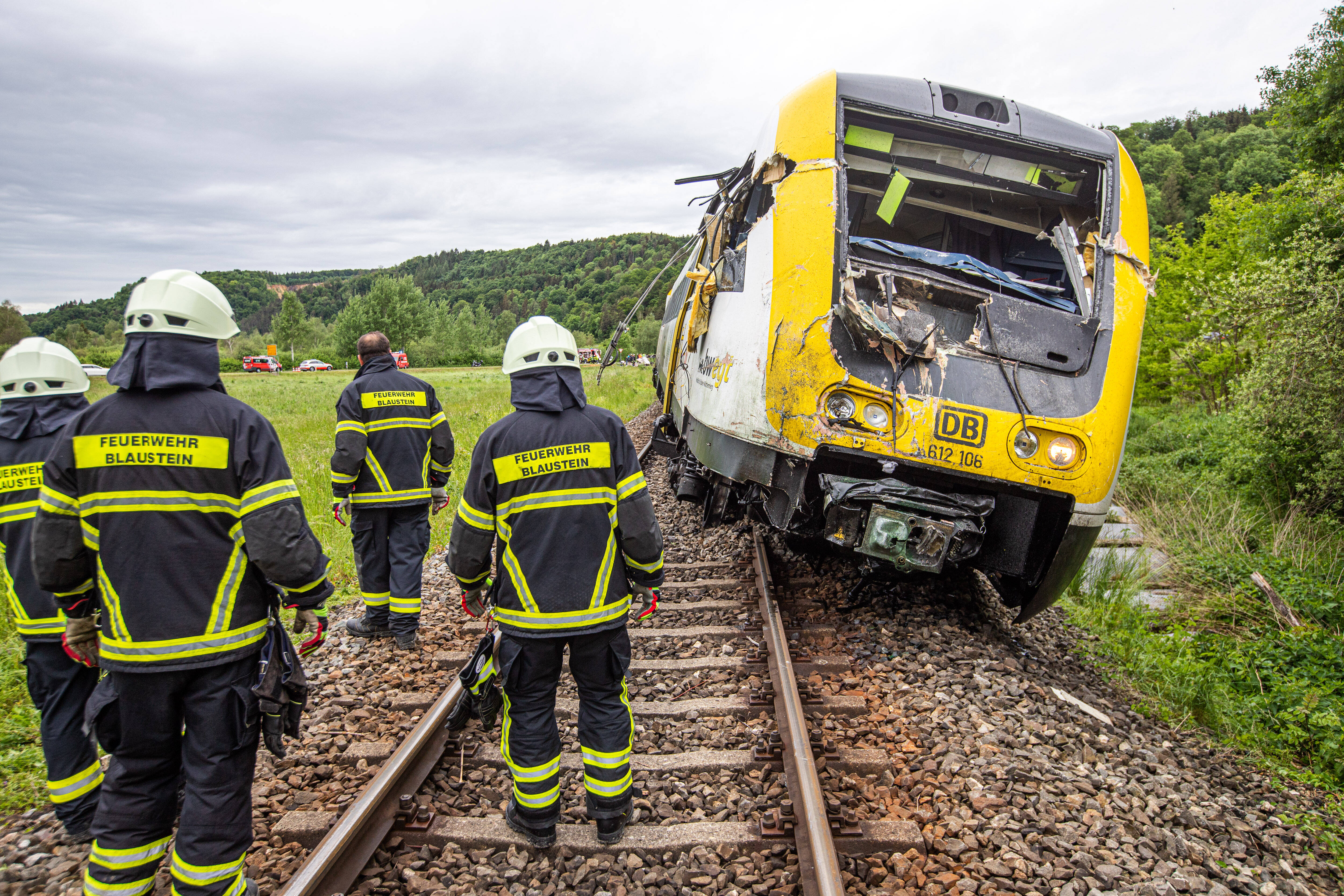 Tod am Bahnhof! 13-jähriger Junge stirbt nach 15.000 Volt Stromschlag durch Lok!