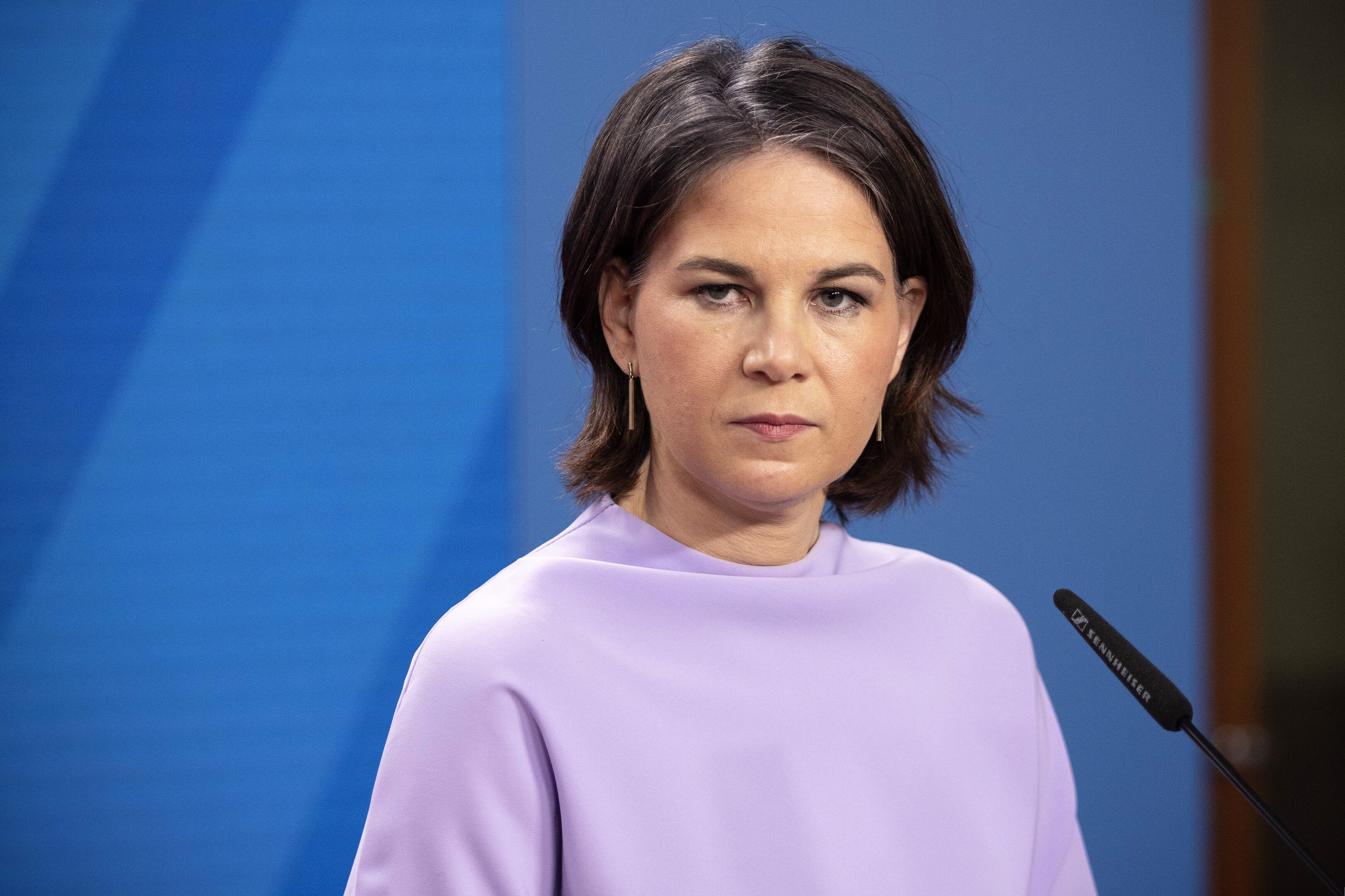 Baerbock geht auf Putin los! Außenministerin schickt deutliche Warnung nach Moskau!