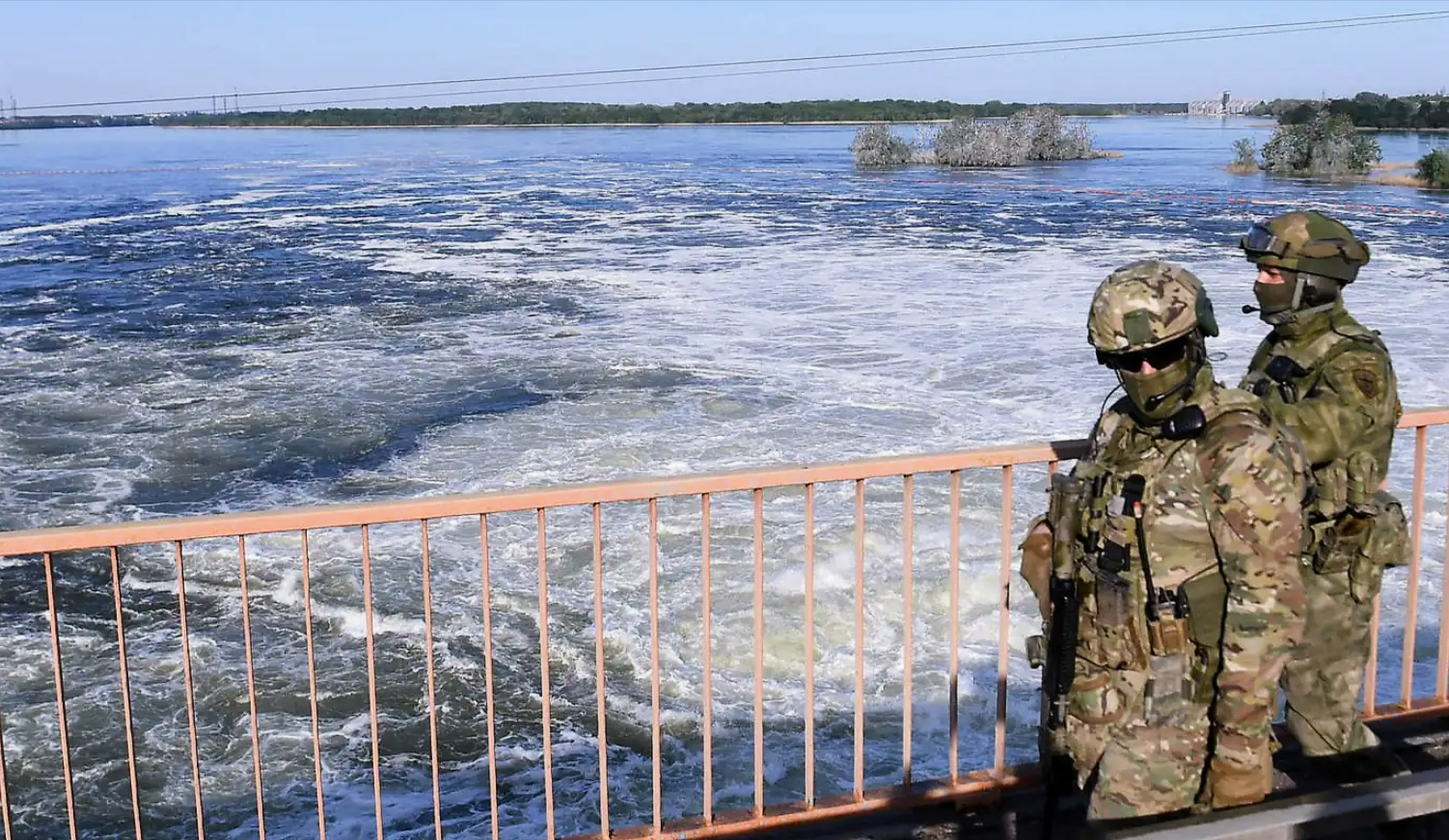 Putin lässt die Krim verdursten! Dammsprengung trifft die Russen auf der Krim - Wasser wird knapp!