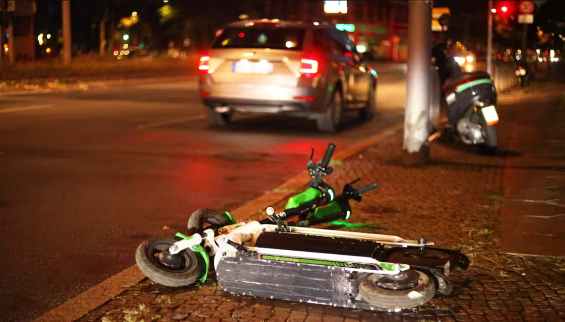 Rentner stirbt nach E-Scooter Unfall! Er  wollte nicht zum Arzt - Zwei Tage später ist er tot