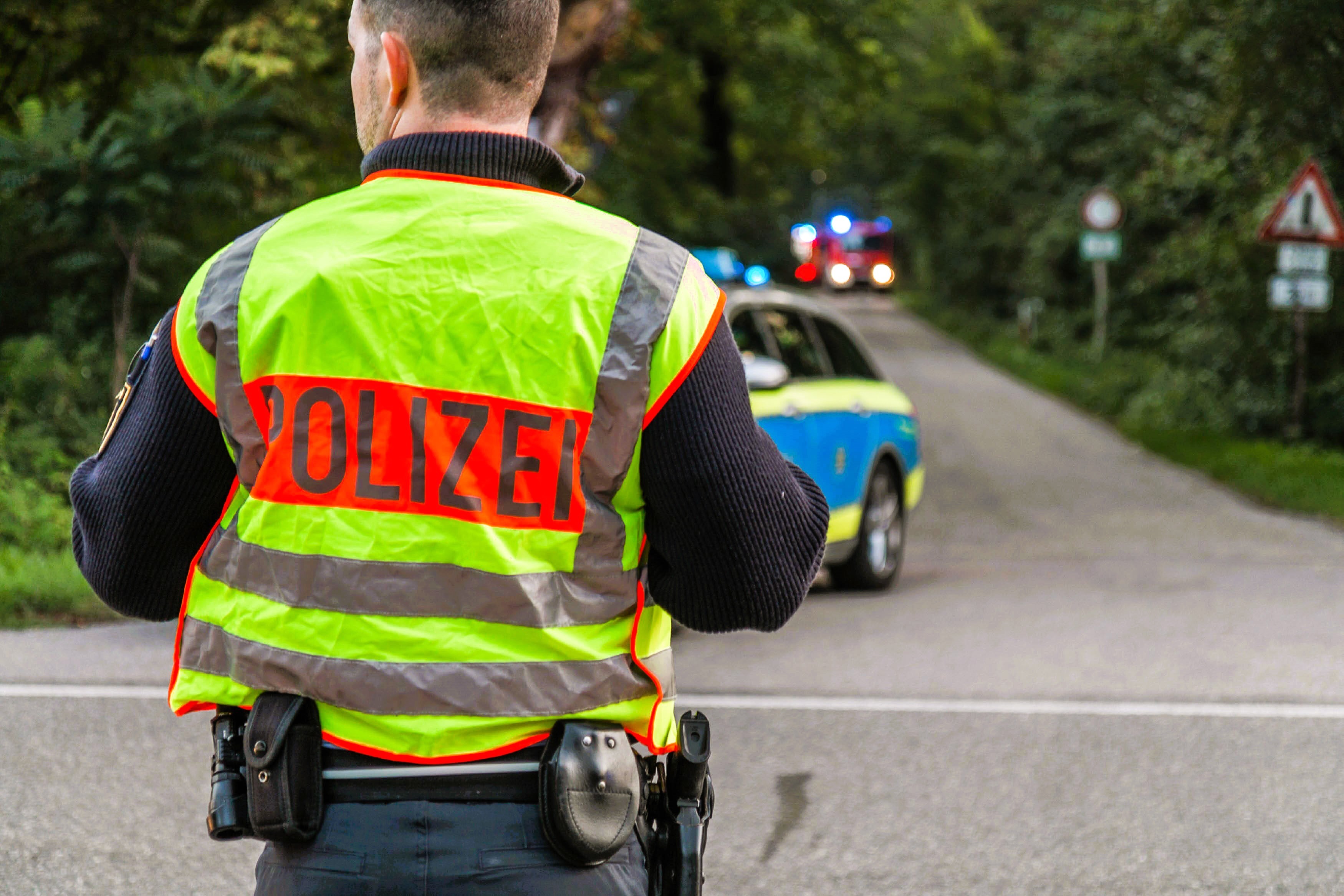 Leiche auf Schulhof entdeckt! 2 Schüler machen schrecklichen Fund an einer Schule am Morgen!