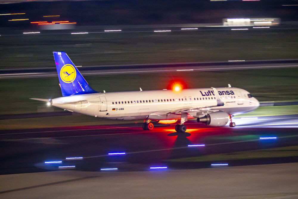 Panik an Bord einer Lufthansa-Maschine - Triebwerk kurz nach den Start ausgefallen - Notlandung!