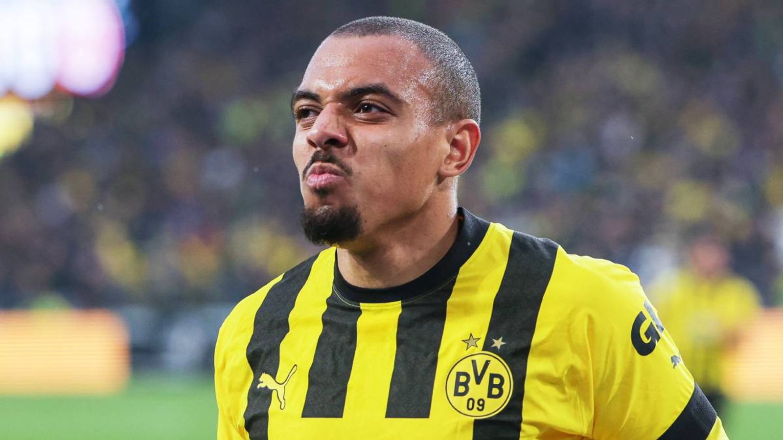 Fan stirbt beim BVB-Spiel! War es Mord? Drama im Stadion -  Mordkommission startet Ermittlungen!