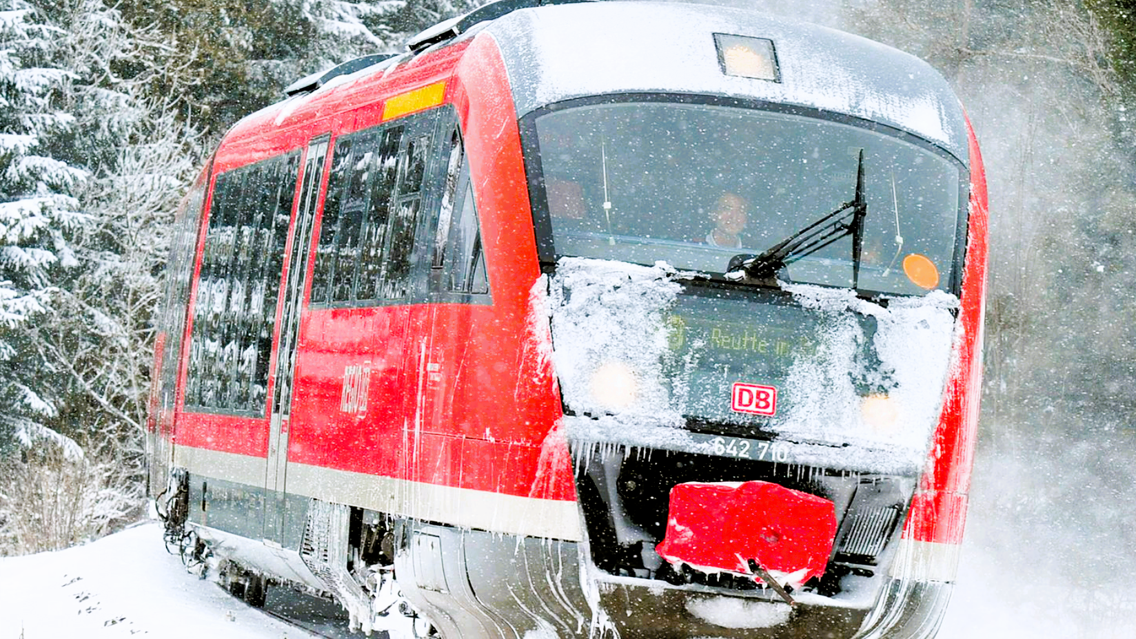 Regionalbahn evakuiert! Schneechaos - 105 Passagieren müssen aus der Kälte gerettet werden