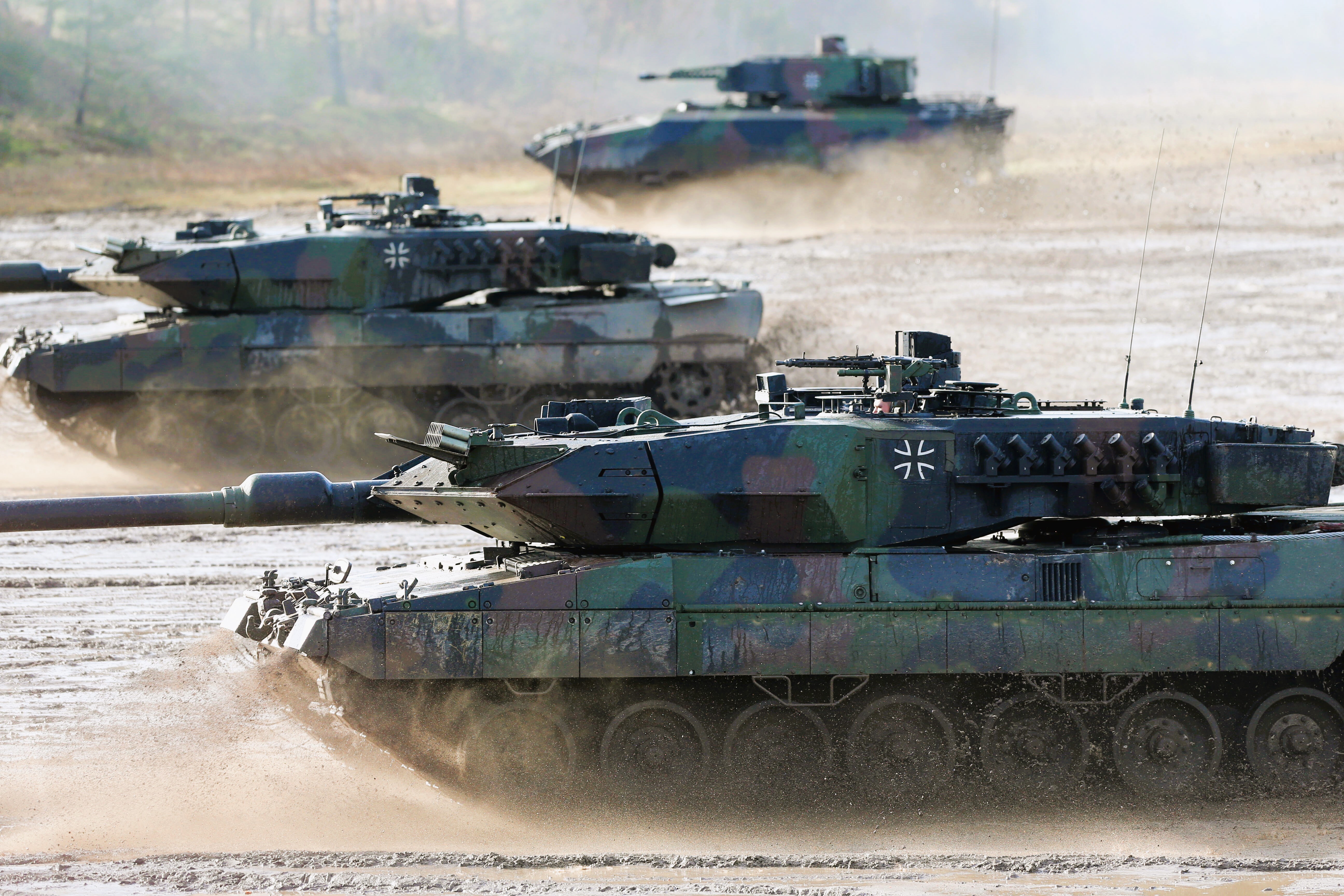 Ukraine stellt neue Eilte Panzer-Brigade auf - 100 Leopard-Panzer sollen jetzt die Wende bringen!