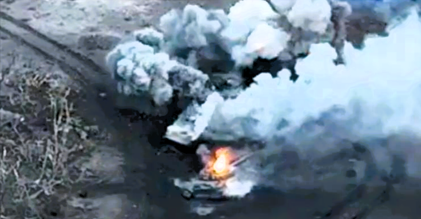 [Video] Drohnen-Schwarm vernichtet 11 russische Panzer auf einen Schlag! Putin tob!