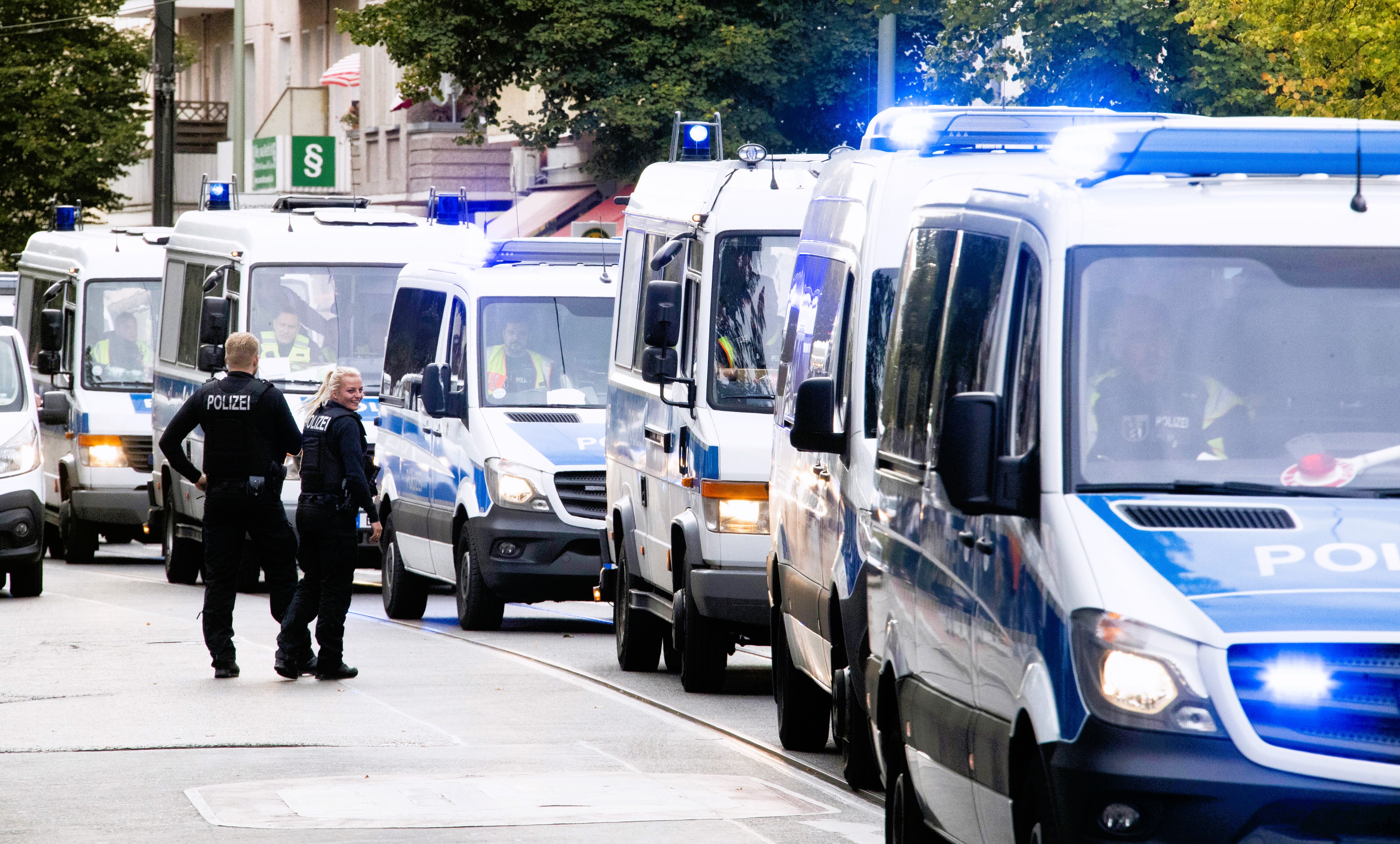 10 Schüsse auf Wohnhaus in Berlin! Unbekannter Täter feuerte auf Wohnhaus und flüchtet!