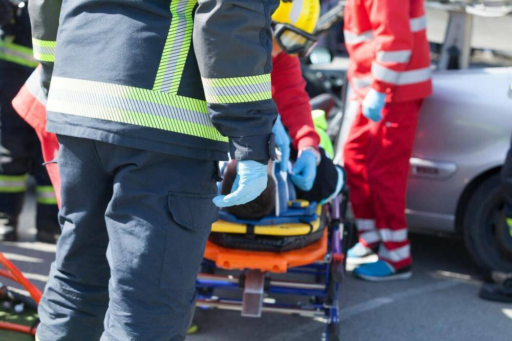 Sporthallendach bei Stuttgart eingestürzt - 4 Kinder schwer verletzt nach Sturz durch das Dach!