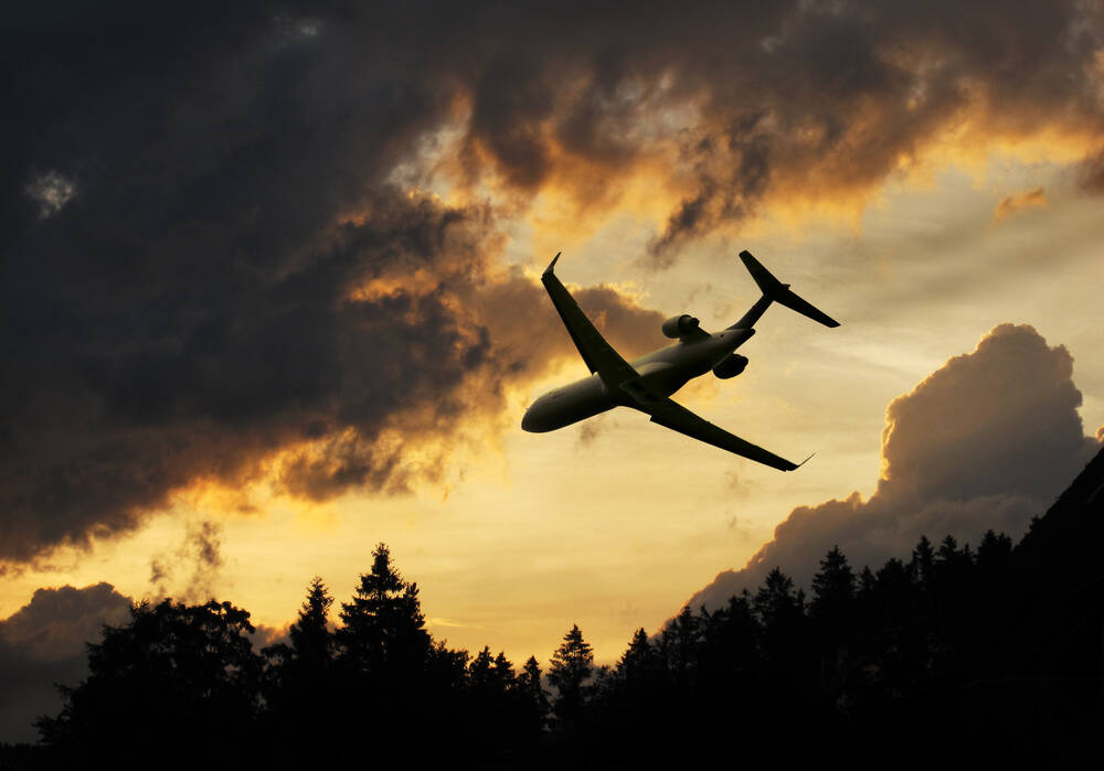 9 Tote bei Flugzeugabsturz, auch Kinder unter den Opfern! Rettungsmannschaften ausgerückt