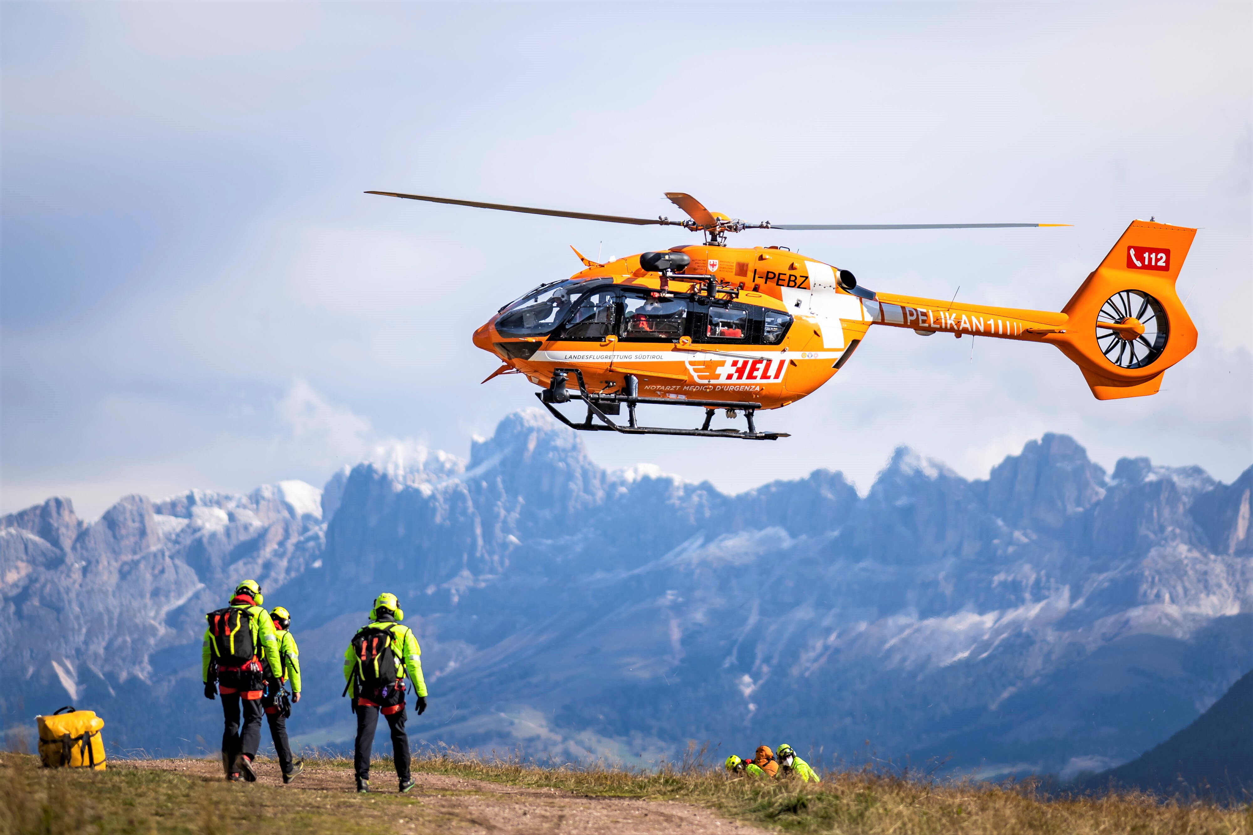 Halb enthauptet Leiche auf Alm entdeckt! Wanderer machen schreckliche Entdeckung