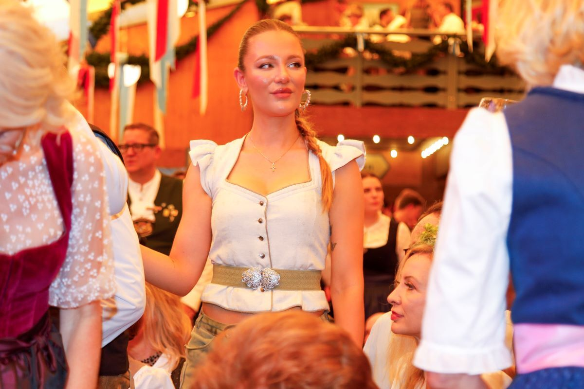 Joelina Drews kontert Hater mit Schnurrbart und Galgenhumor – „Ja. Und?“