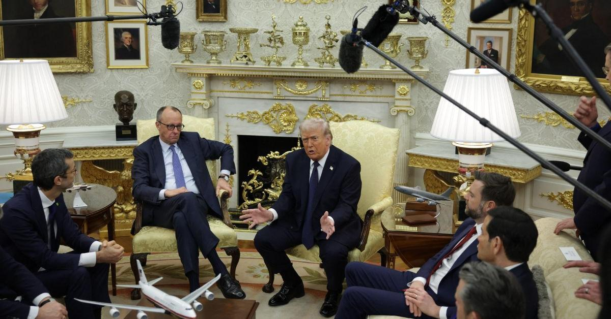 Photos Show Trump’s Swollen Ankles — Rash and Memory Mix-Up Spark Fresh Health Questions