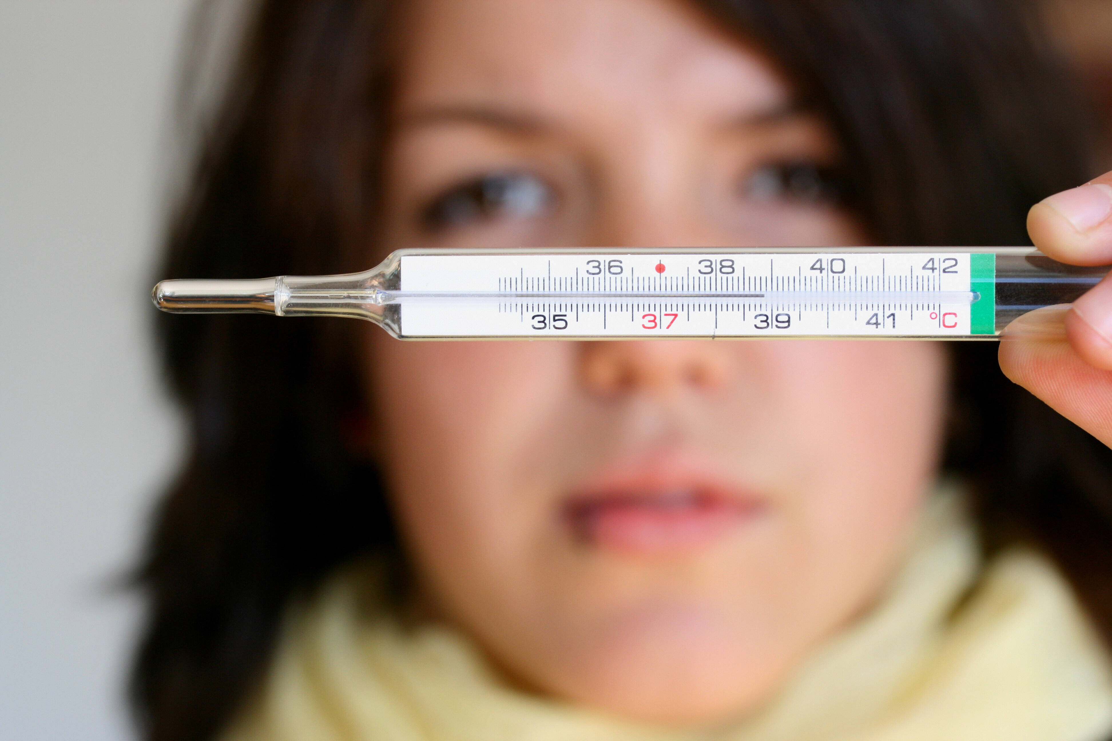 Neue Corona-Varianten überrollen Deutschland! Bei diesen Symptomen müssen Sie äußerst vorsichtig sein