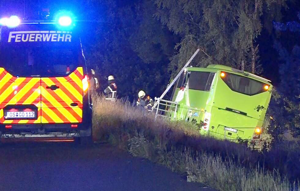 EILMELDUNG - Flixbus verunglückt - Bus umgekippt - es gibt Schwerverletzte!