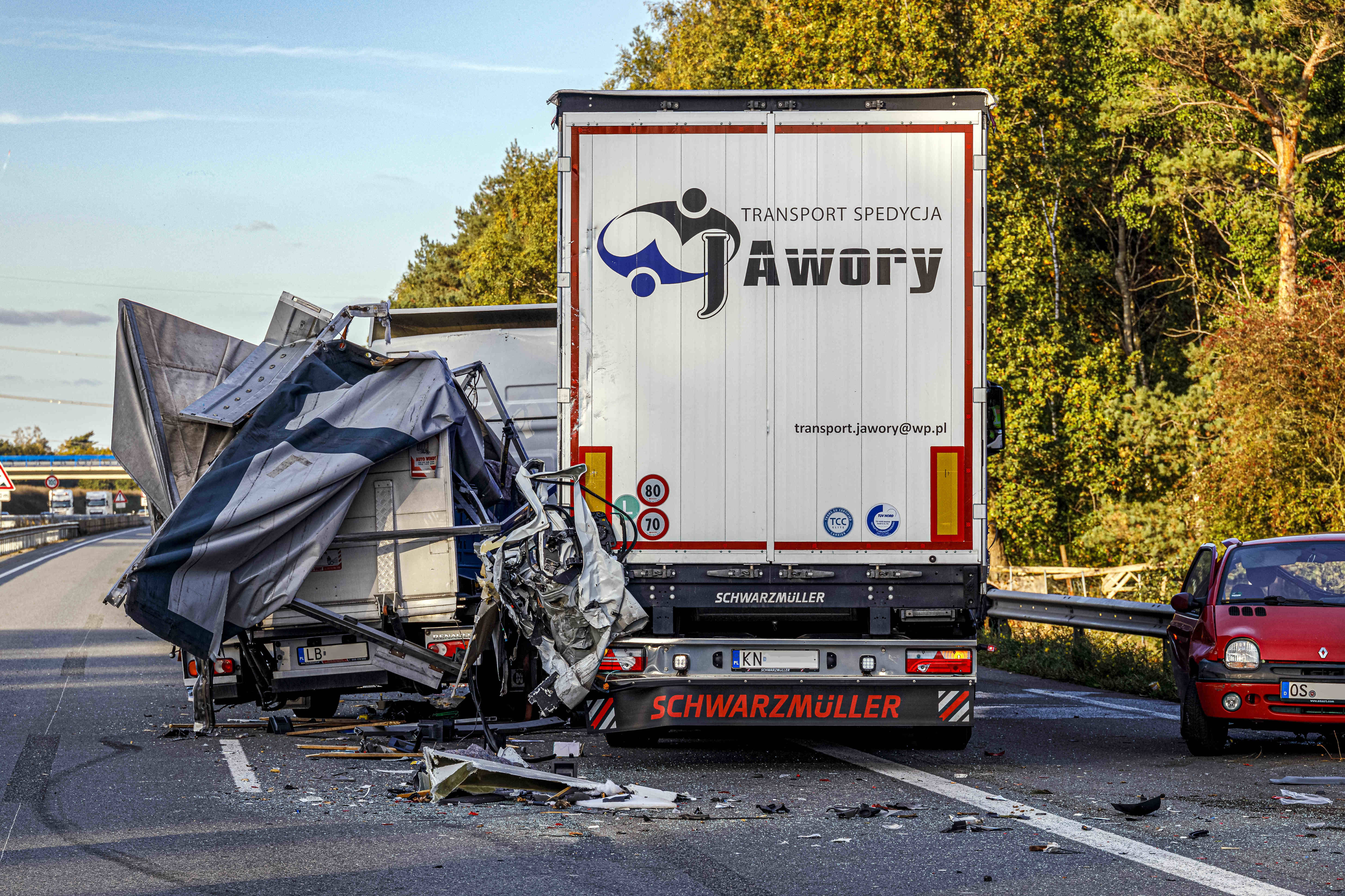 Tödlicher Unfall auf der Autobahn - Stundenlange Sperrung nach fatalem Zusammenstoß!