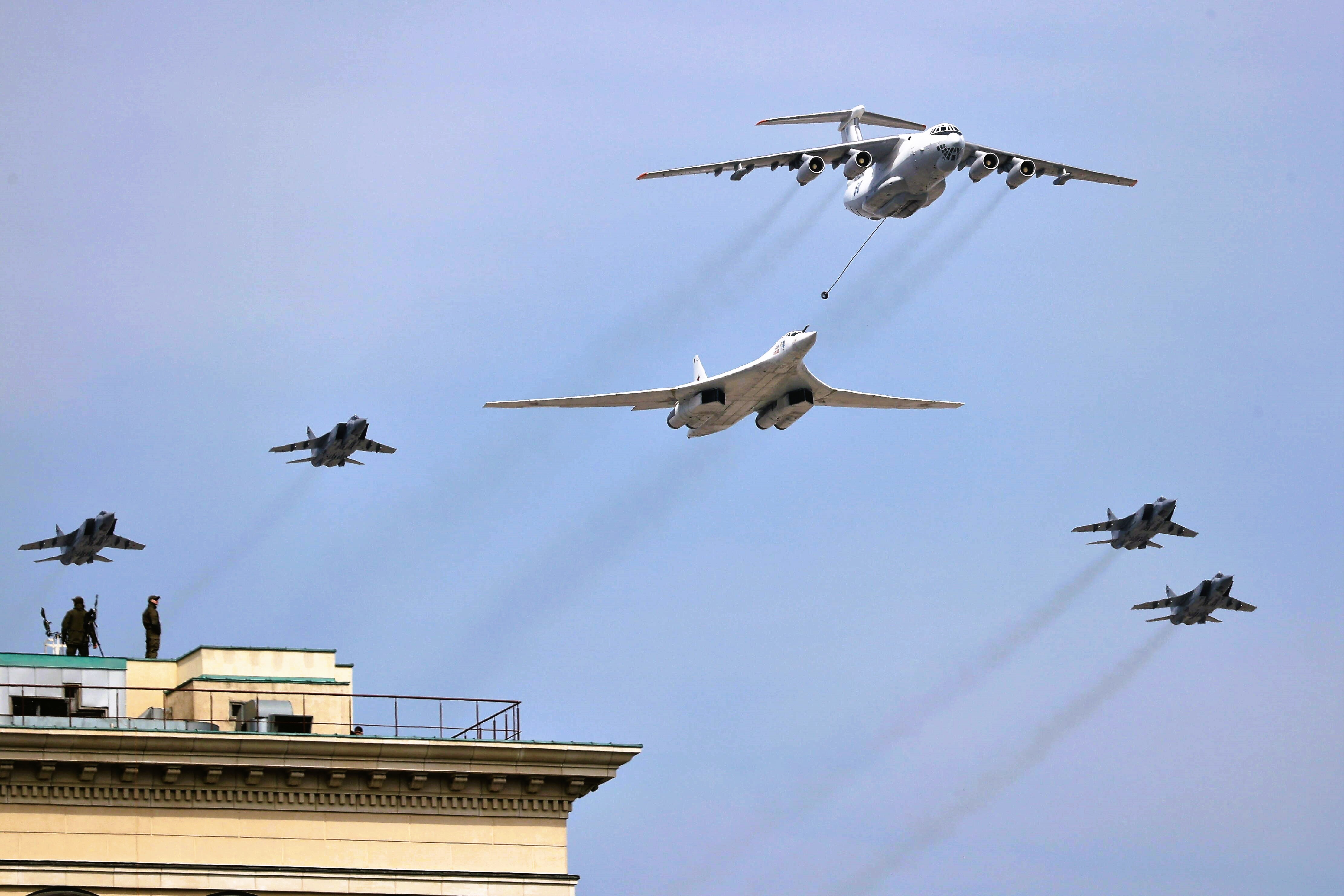 Geheimer russischer Luftwaffenstützpunkt entdeckt! Satellitenbilder enttarnen Putins Atombomber!
