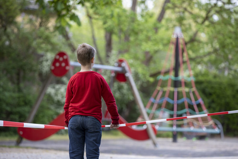 Wölfe an Kita gesichtet! Heftige Probleme - Kindergarten lässt Kinder aus Angst drinnen!