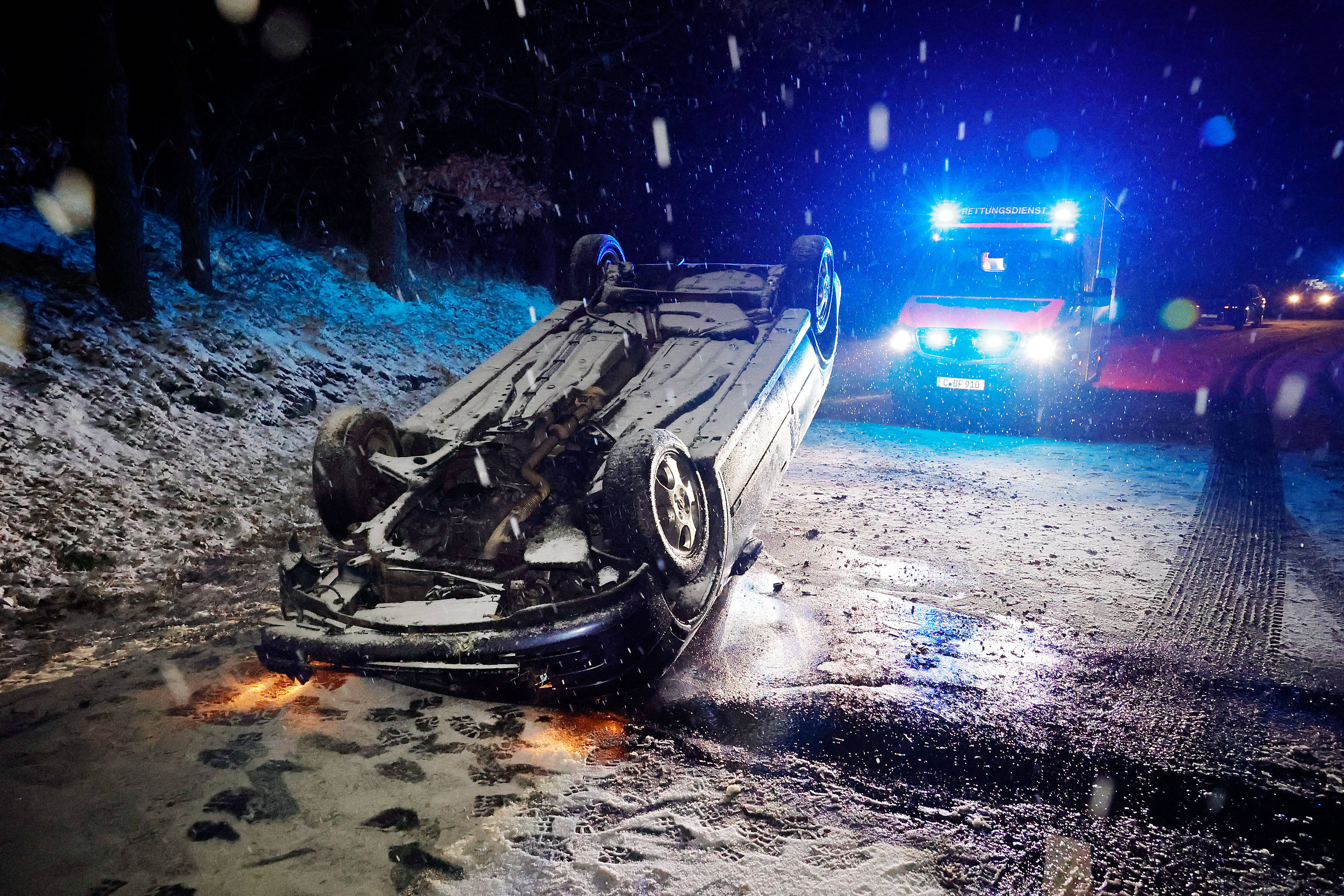 Schneechaos auf Deutschlands Straßen! Heftige Schneefällen - 15 Zentimeter Neuschnee!