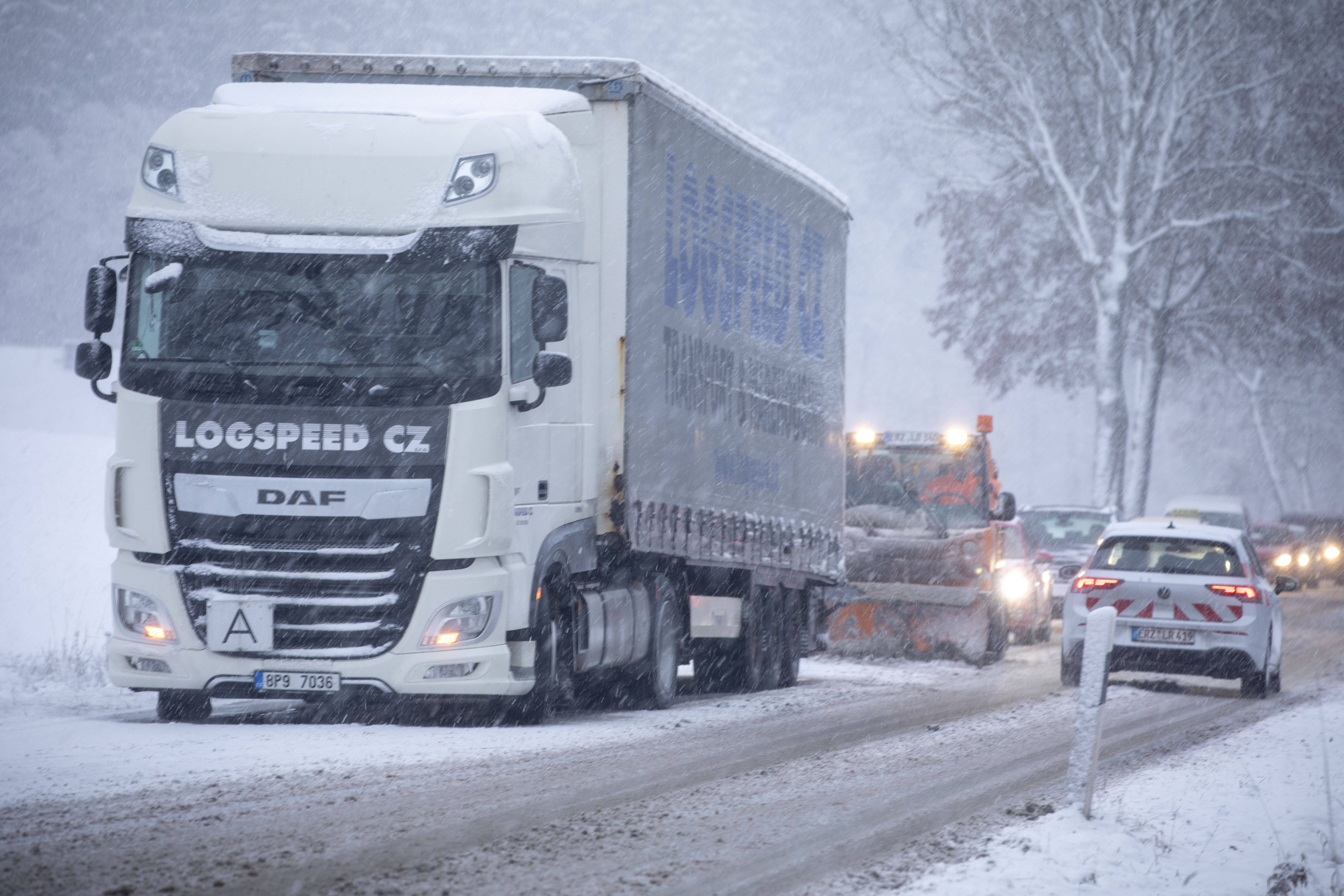 Wetterwarnung! Schneewalze rollt auf Deutschland zu! Comeback des Winters im März!
