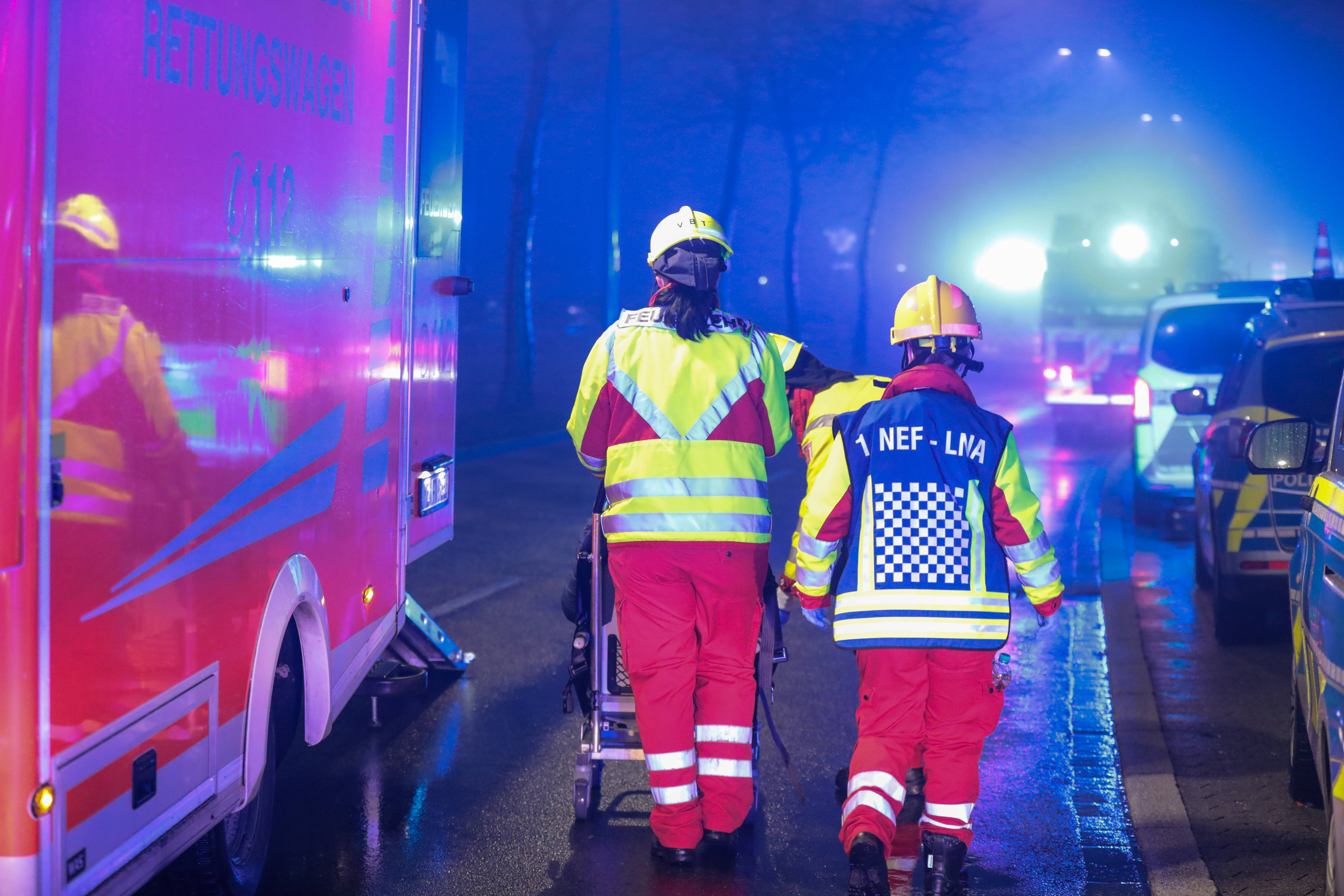 Enkel köpft eigene Oma (100) mit einer Axt! Schreckliches Verbrechen in Hamburg