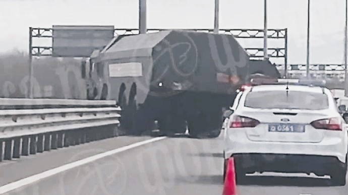 Putin tobt! Russischer Atomraketenwerfer verunglückt auf Weg zur Mai-Parade!