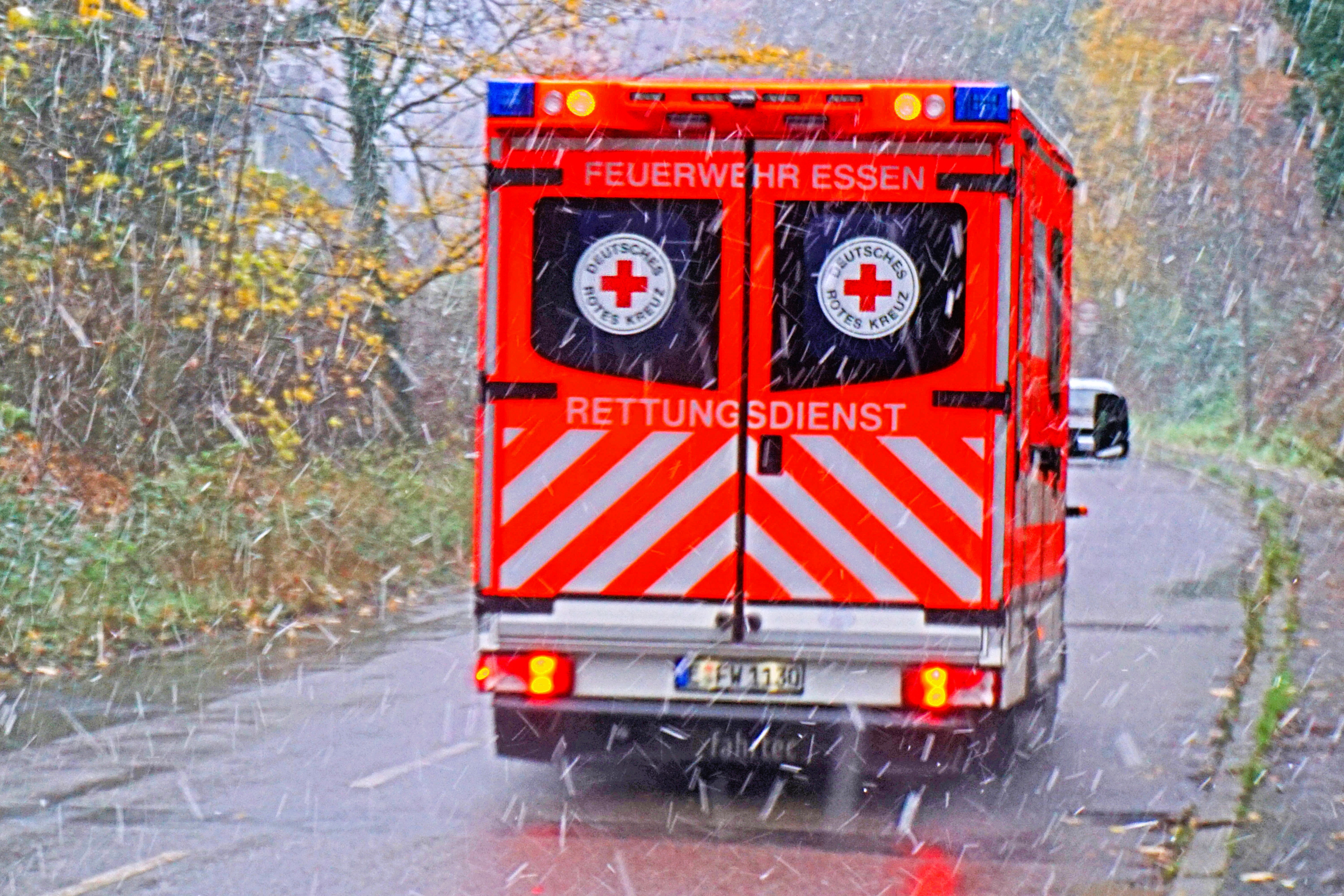 Schwerer Unfall - Kleintransporter erfasst 18 Monate altes Kleinkind - Es hatte keine Überlebenschance