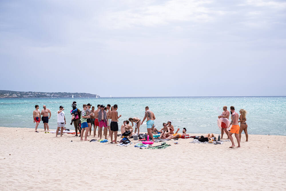 Deutsche stirbt auf Mallorca - Deutsche Touristin fliegt 30 Meter durch die Luft und stirbt an Unfallstelle