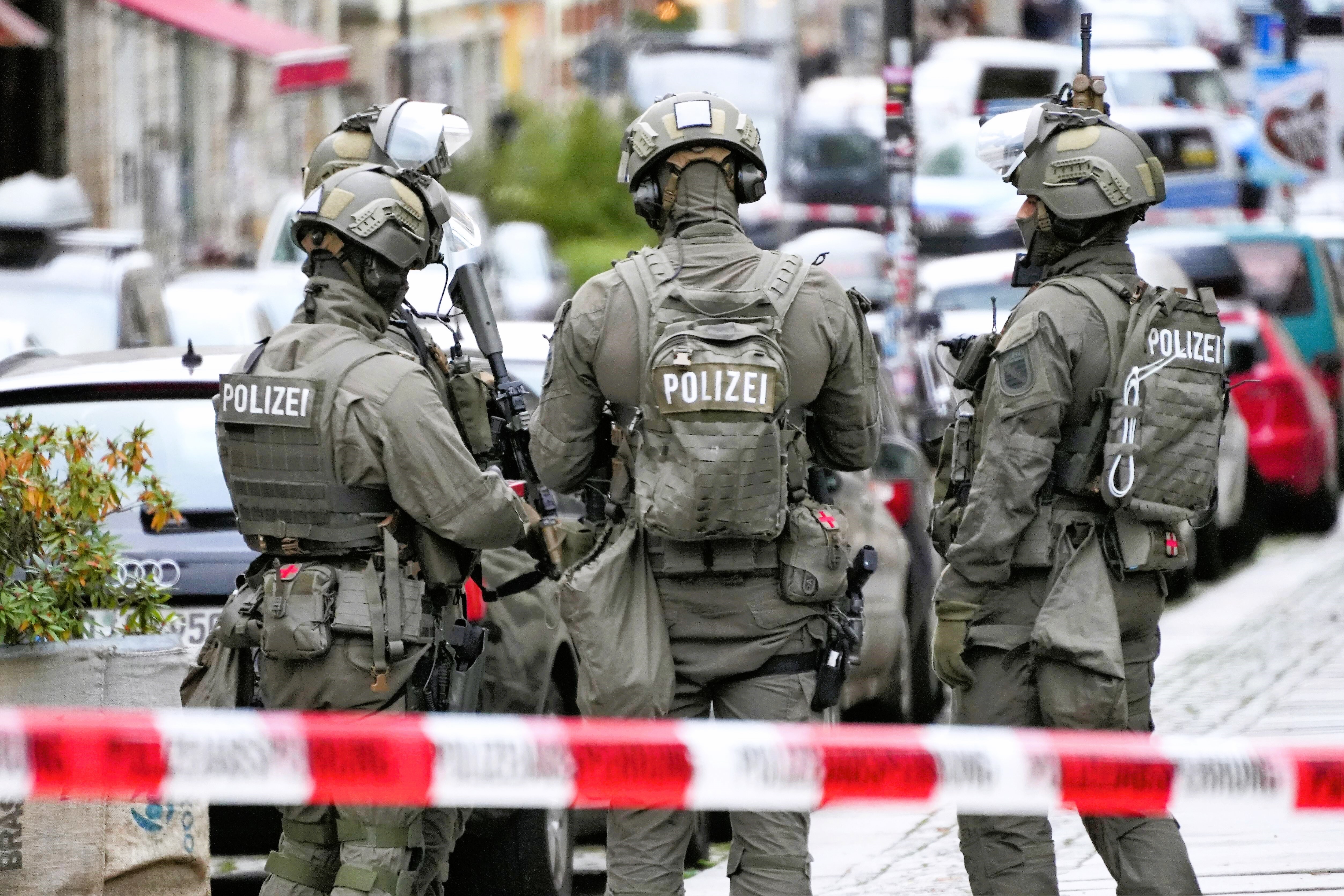 Amokalarm an Bahnhof! Nach Schüssen am Busbahnhof - Polizei schickt Großaufgebot!