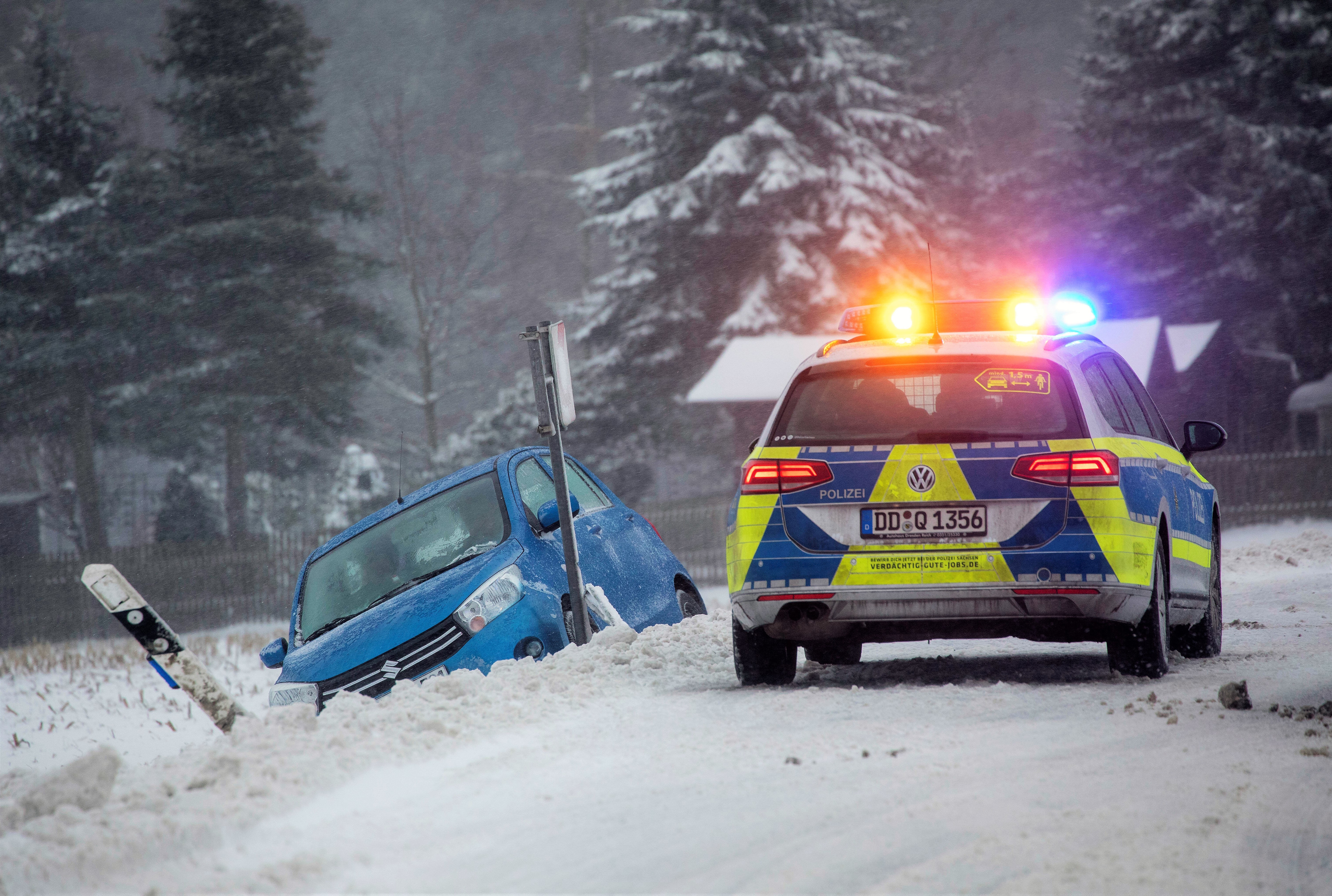 Blitzeis-Warnung! Tödliche Unfälle auf den Straßen nach Schnee und Frost-Alarm!