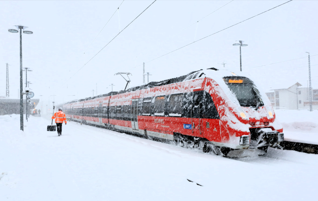 Winter-Chaos in Deutschland - Stärkste Schneefälle seit 2006 legen Teile Deutschlands lahm