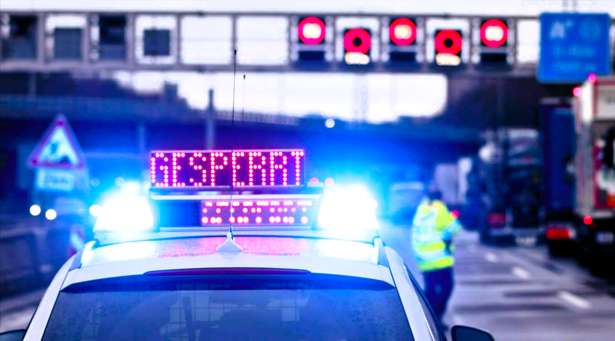 Stau! Autobahn in beide Richtungen gesperrt nach schwerem Unfall!